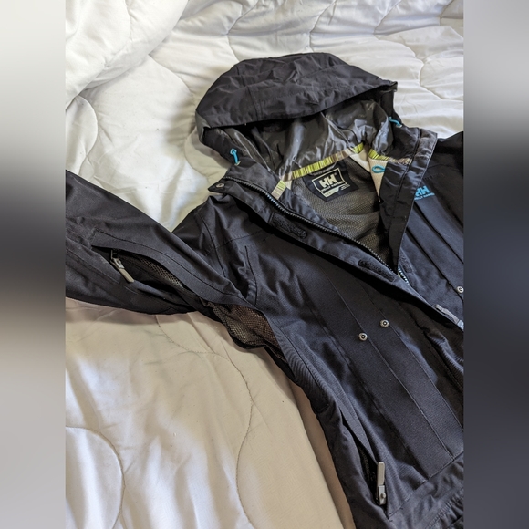 HELLY HANSEN waterproof bomber shell jacket. (Small) - Picture 4 of 4